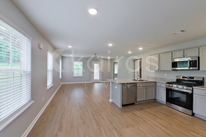 Building Photo - 657 June St