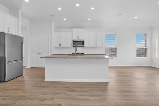 Building Photo - 31411 Raleigh Creek Dr