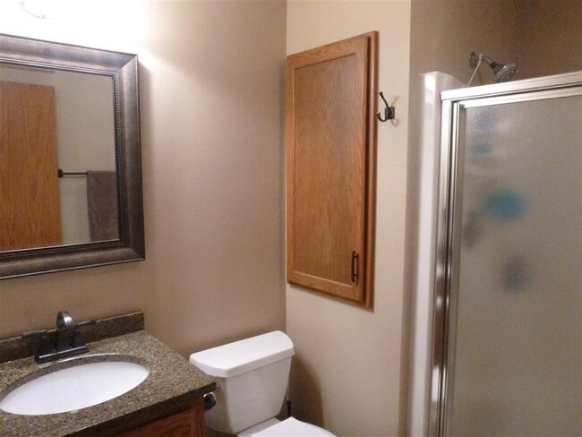 Building Photo - 4Bdrm-3bath Split NW Rochester