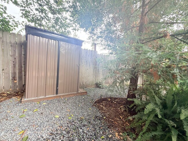 Building Photo - Serene 1-Bedroom Home with Privacy & Nature Views