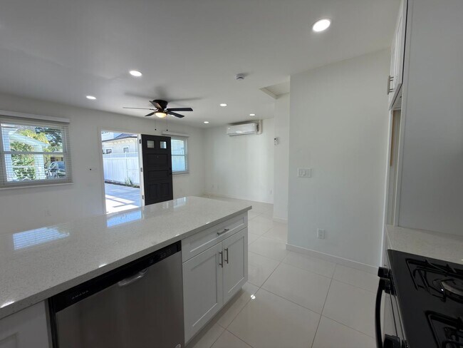 Building Photo - 329-335 E. Palmyra Ave. Orange, CA 92866