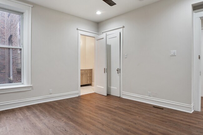 Building Photo - 660 E 51st St