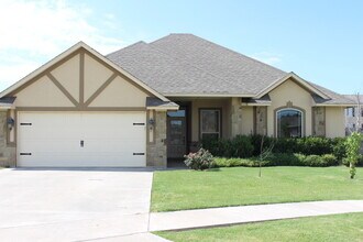 Building Photo - GREAT HOME IN THE EISENHOWER VILLAGE AREA!!