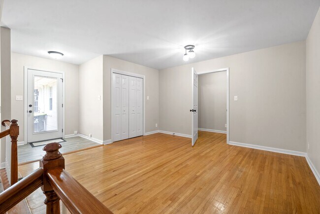 Building Photo - 4 Bedroom Country Style Home For Rent!