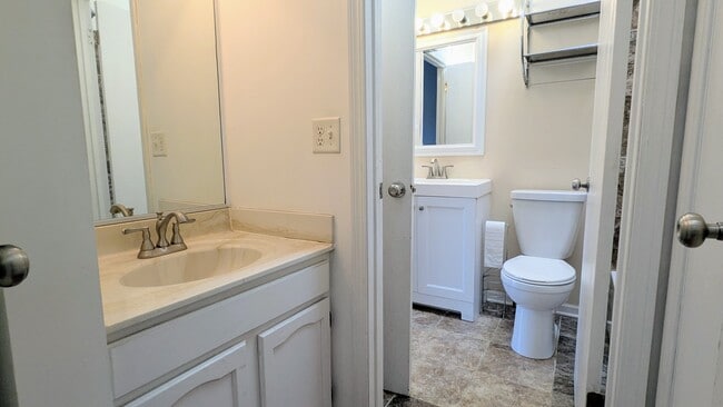 Building Photo - 511 Nicole Dr