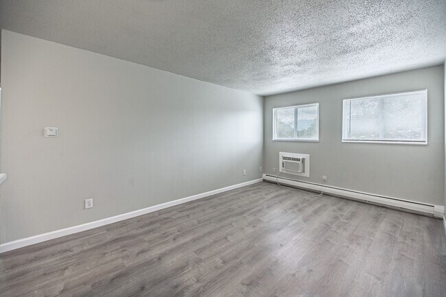 Building Photo - 3604 E Uintah St