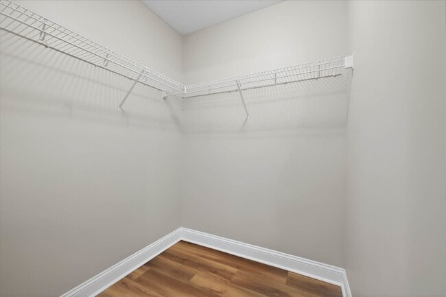 Building Photo - 333 Rossview Rd