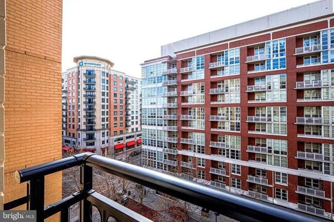 Building Photo - 155 Potomac Passage