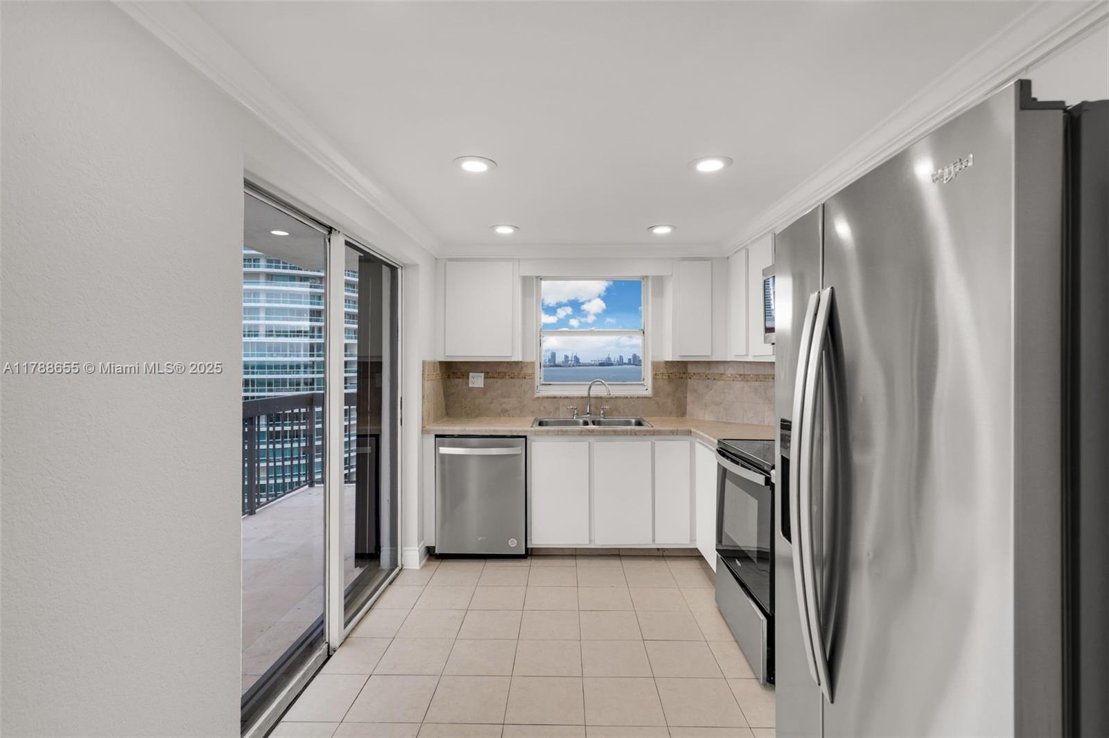 Building Photo - 2333 Brickell Ave