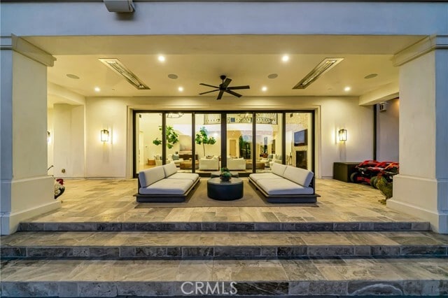 Building Photo - 2037 Delphine Ln