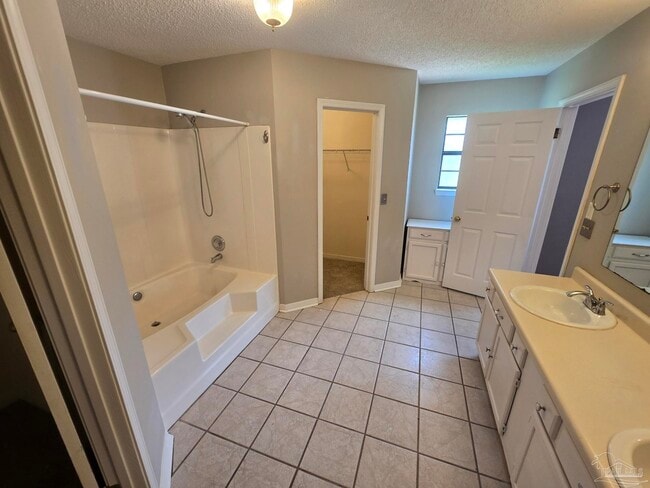 Building Photo - 11204 Bridge Creek Dr