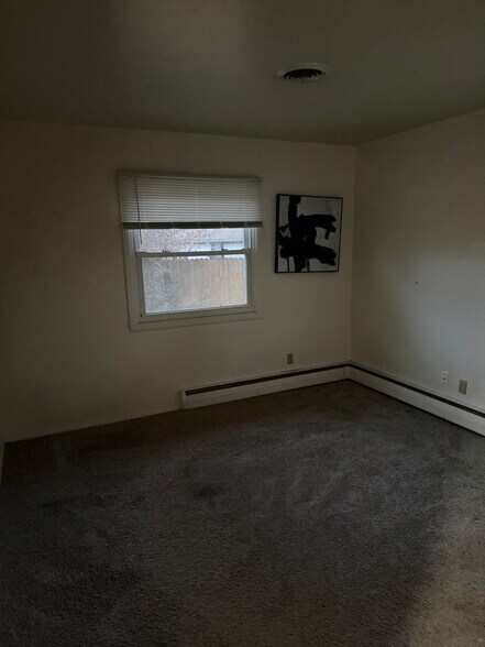 Building Photo - 19 Eton Ct