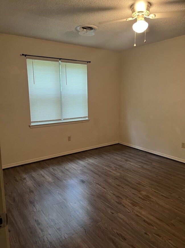 Building Photo - 107 Gamma Cir