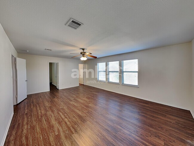 Building Photo - 6202 Roseborough Dr