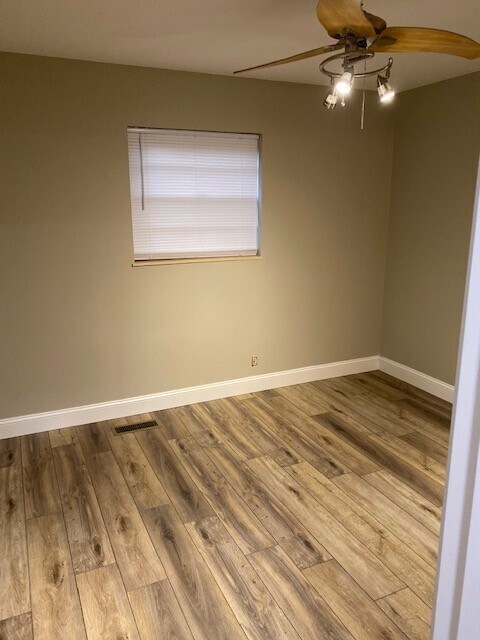 Building Photo - 1701 Kemper Ln SW
