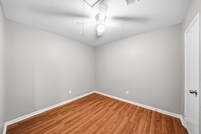 Building Photo - 12903 Claygate Dr
