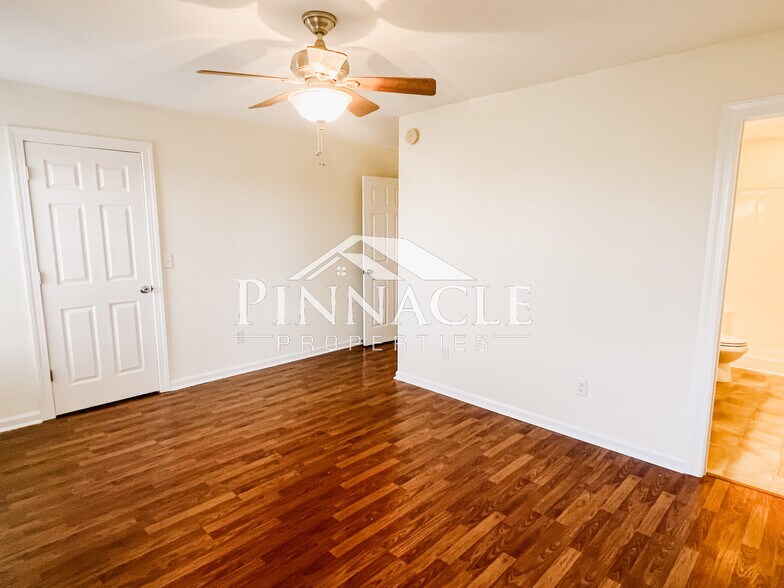 Building Photo - 208 Colonnade St