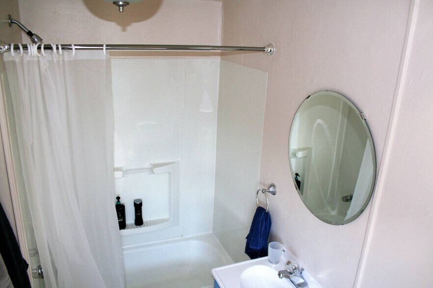 Bathroom - 602 E Fort Ave