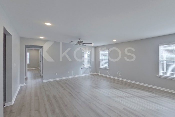 Building Photo - 342 Angela St