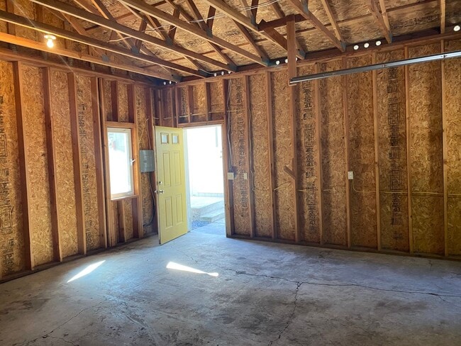 Building Photo - ? Cozy Charm on Almost an Acre in La Pine ?