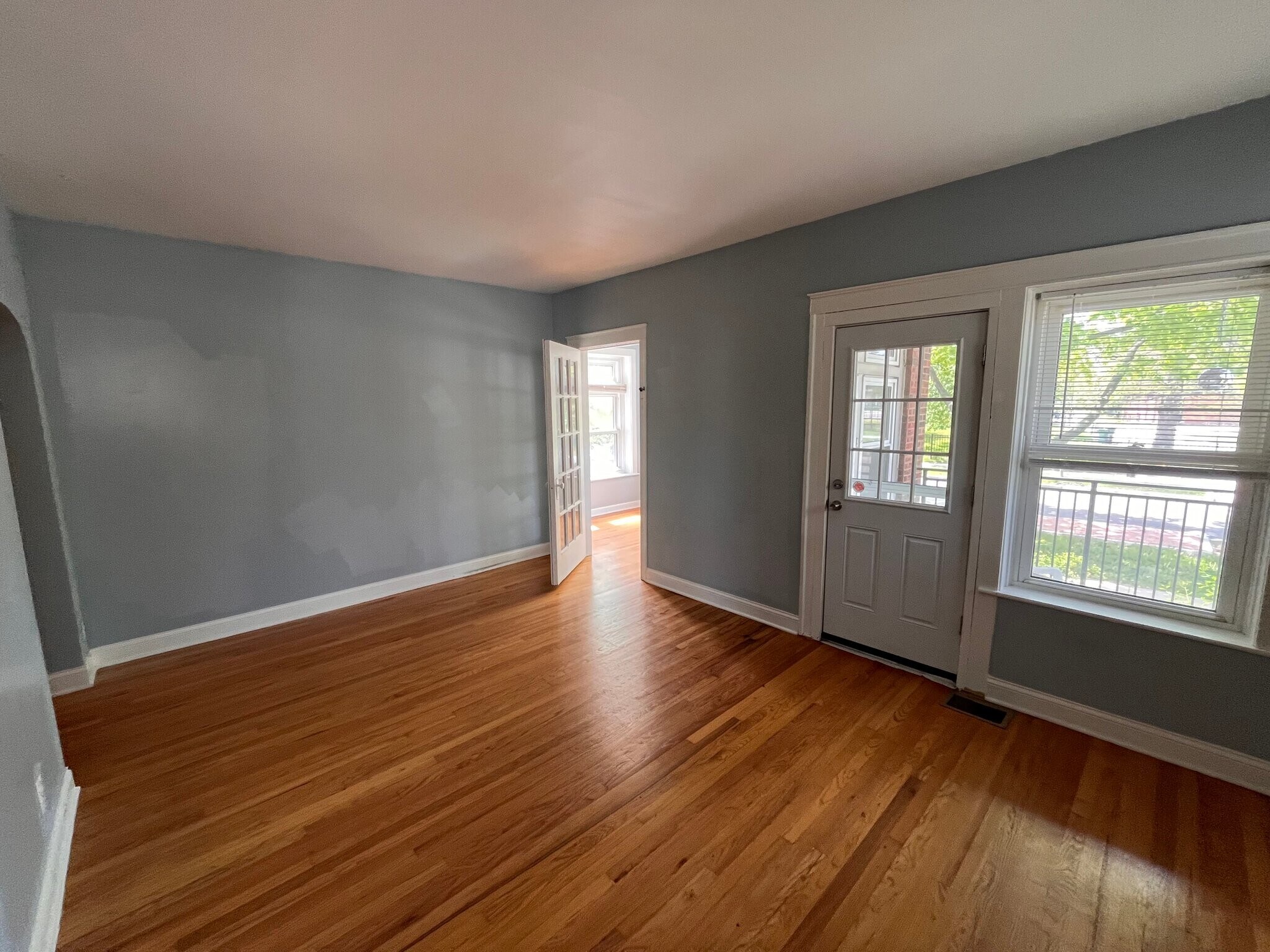 Building Photo - 5347-5353 W Belle Plaine Ave