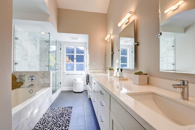 Building Photo - Upscale 2bd+Office/2ba Downtown Mill Valley Condo-FOUNDATION