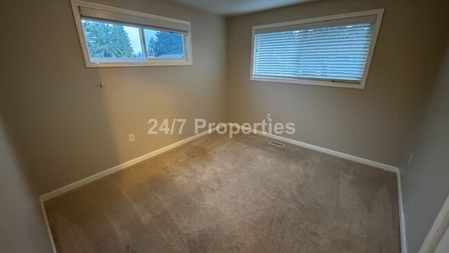 Building Photo - Spacious 4 Bedroom Home in Oregon City! - RV/Boat/Trailer Parking