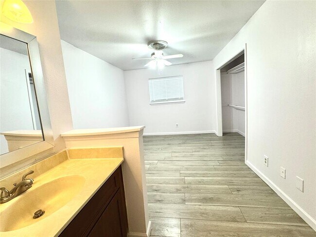 Building Photo - 8036 Sands Point Dr