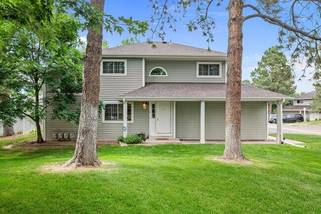 Building Photo - 2 Bed 2 Bath  in Heather Ridge