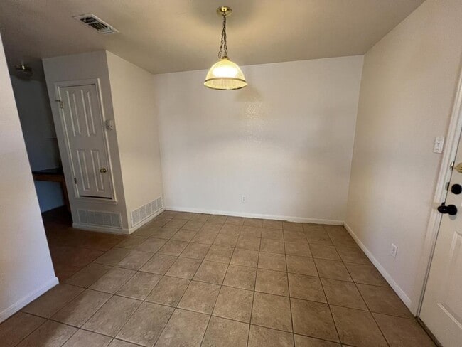 Building Photo - 3706 Dustin Ct