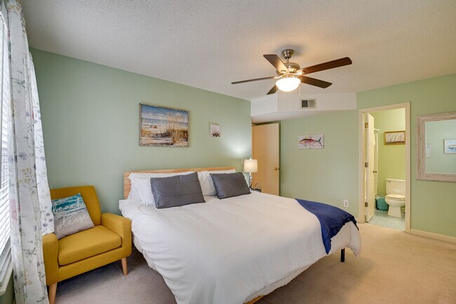Building Photo - 140 Spanish Oak Dr