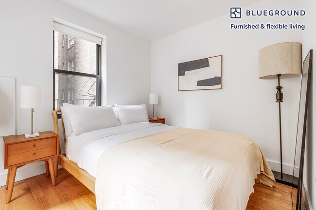 Building Photo - 10 W 65th St