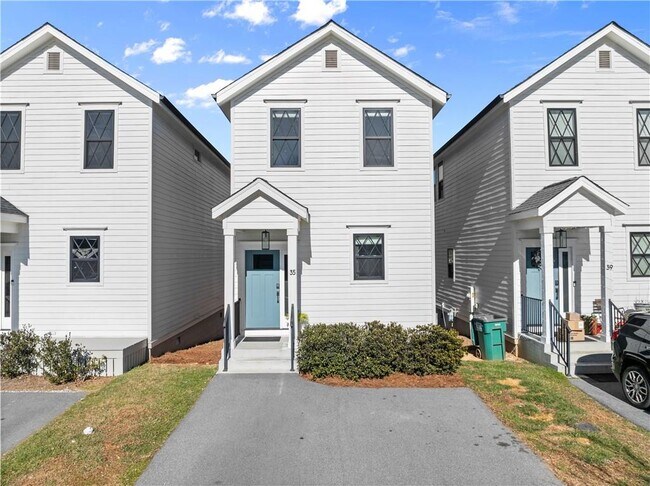 Building Photo - 35 Cottonwood St