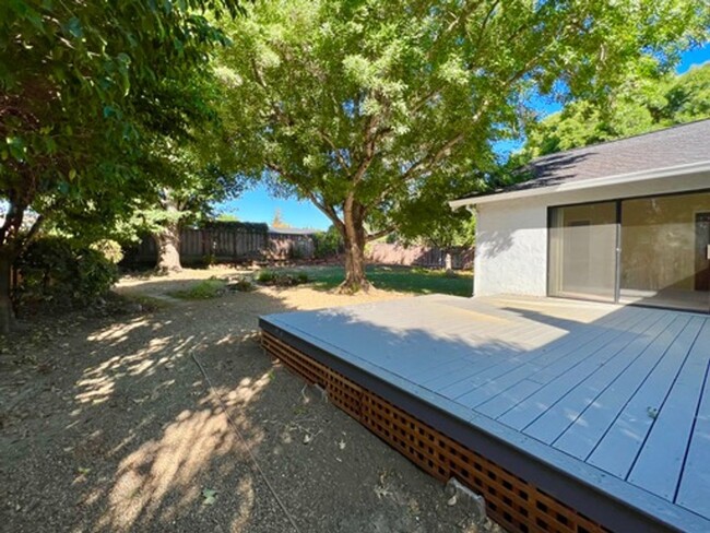Building Photo - TENTATIVELY RENTED 4 Bedroom 2 Bathroom Si...