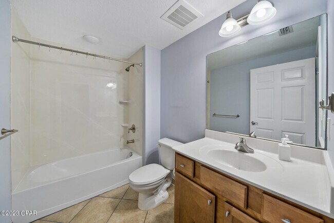 Building Photo - 2400 Grandiflora Blvd