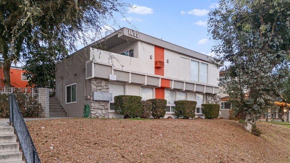Primary Photo - 1655 W Malvern Ave