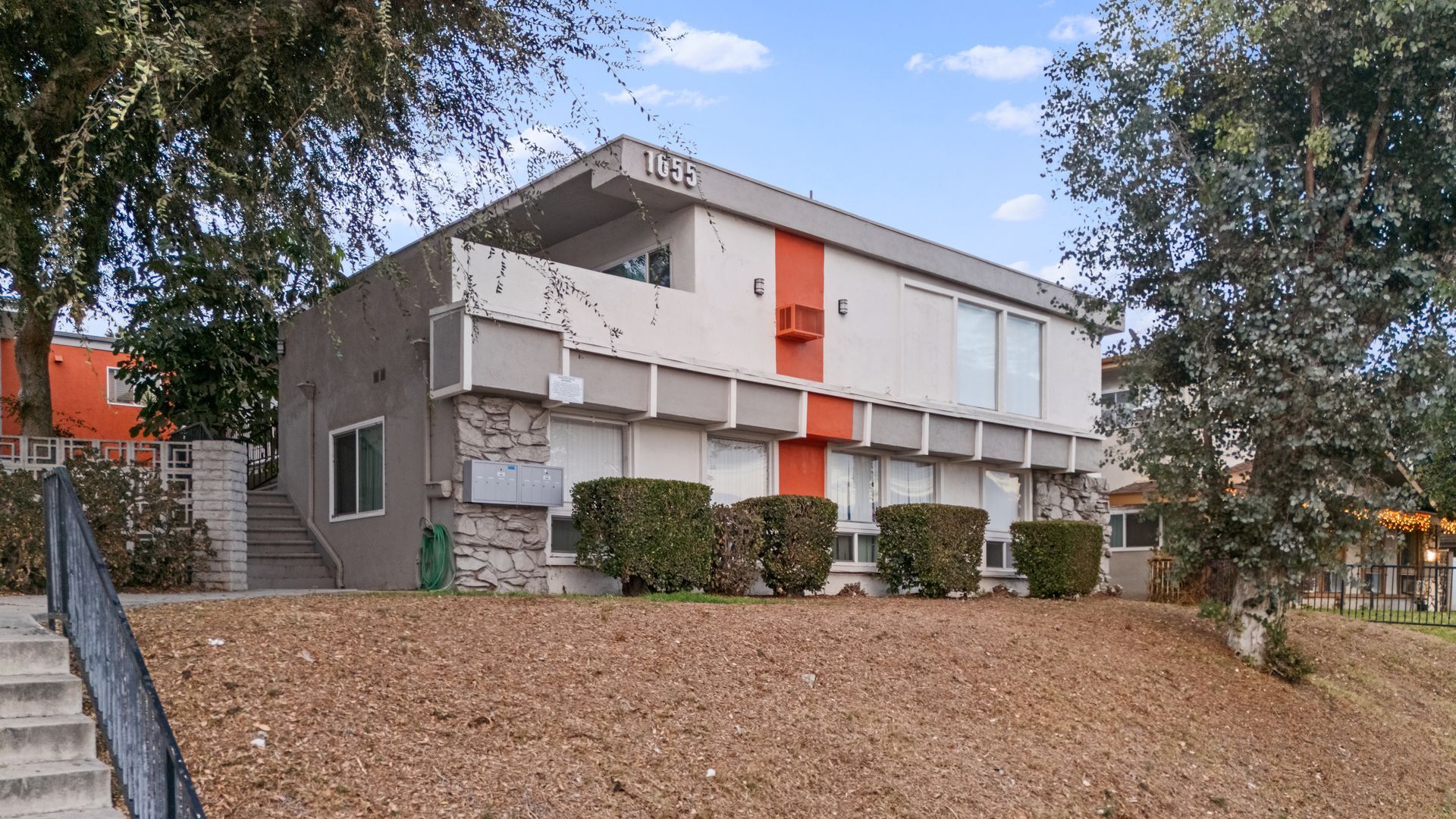 Building Photo - 1655 W Malvern Ave