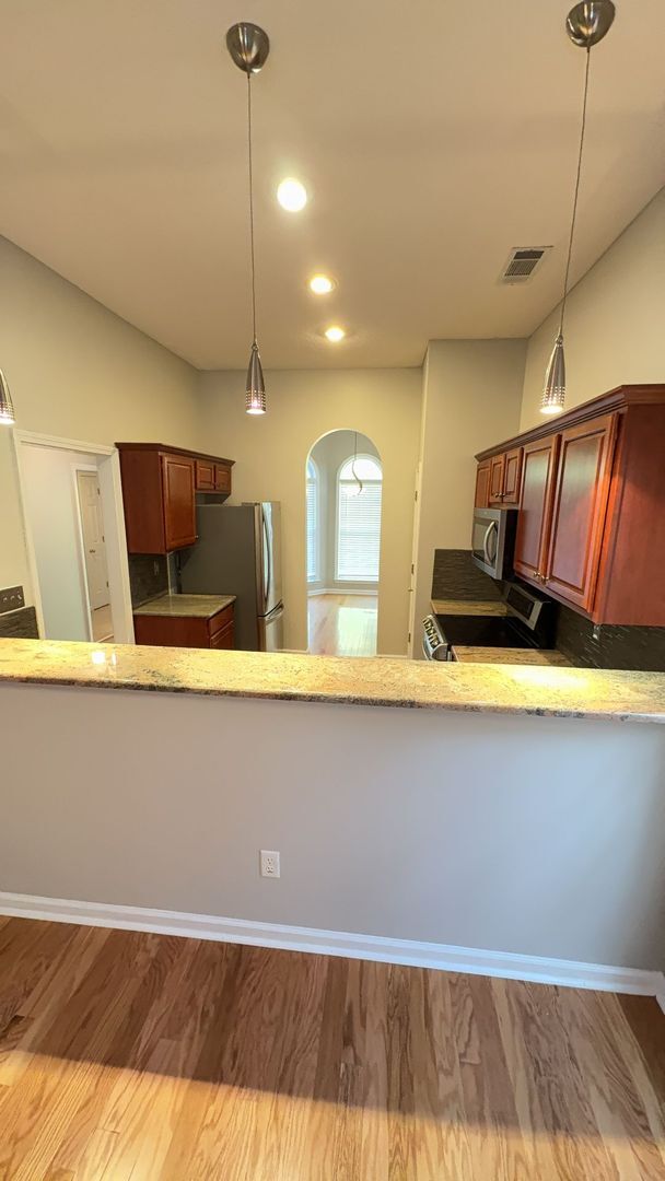 Building Photo - Charming 3-bedroom, 2-bath home located in...