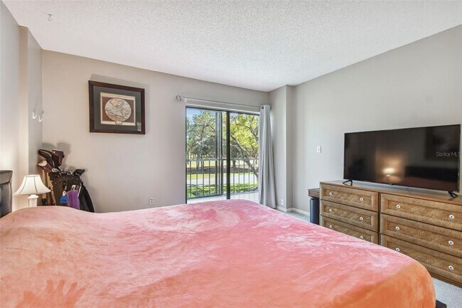 Building Photo - 2700 Cove Cay Dr
