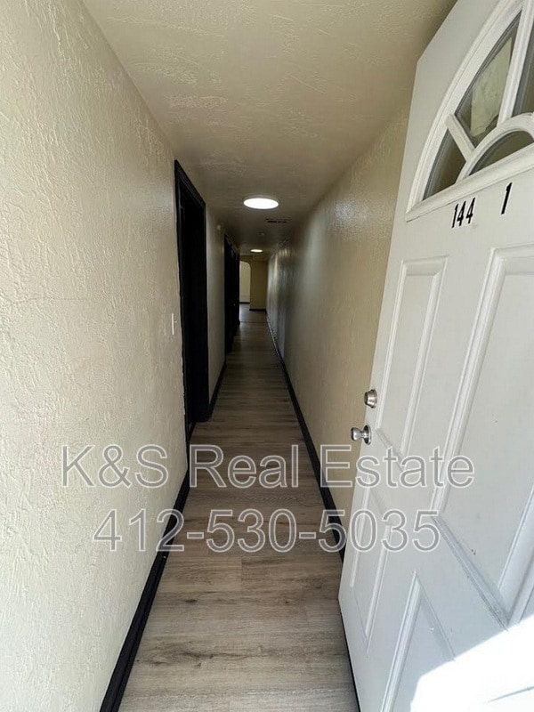 Building Photo - 144-144 W 9th Ave