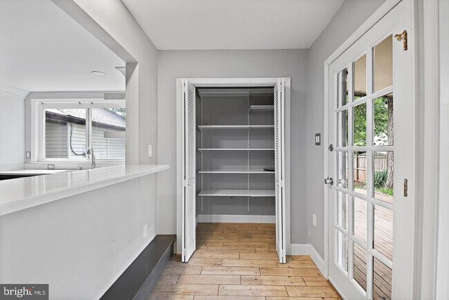 Building Photo - 511 Avondale Dr