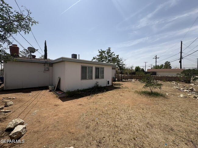 Building Photo - 10309 Shoshone St
