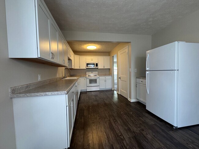 Building Photo - Home For Rent Bellevue.