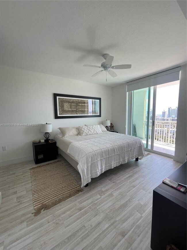 Building Photo - 1755 E Hallandale Beach Blvd