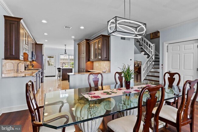 Building Photo - 543 Bridgeview Dr