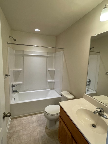 Building Photo - 104 Bertelli Ct
