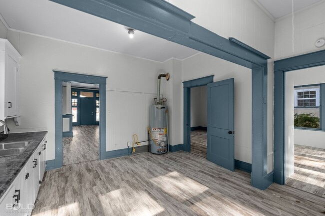 Building Photo - 409 Merrick St