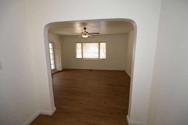 Building Photo - 1609diam