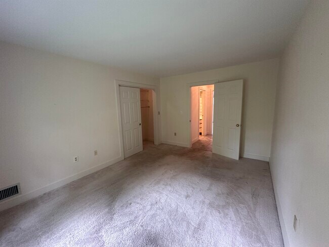 Building Photo - 579 Sagamore Ave