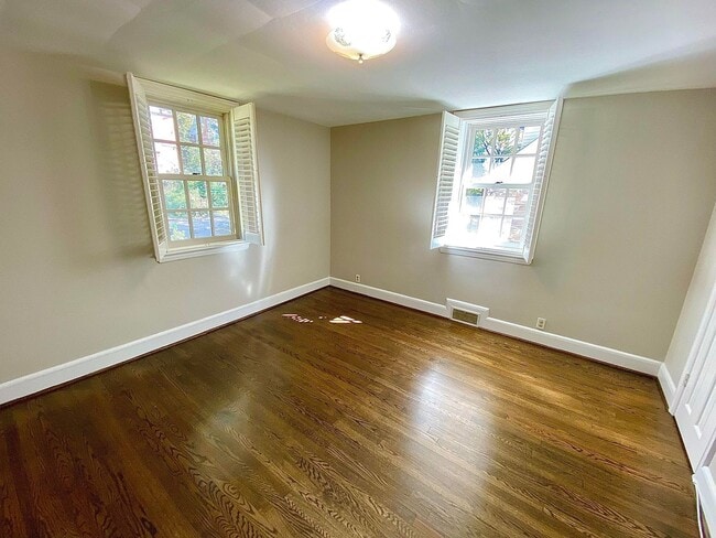 Building Photo - Stunning 4 Bed/3.5 Bath Historic Home - Be...